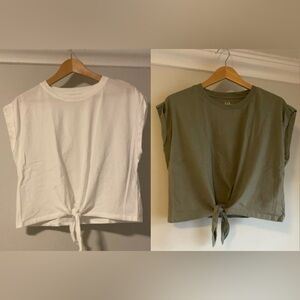 Gap Women’s Green and White Knotted Cropped T-Shirts Size S